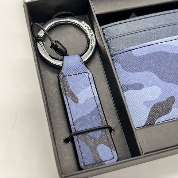 Michael Kors Card Case & Key Holder Set - Picture 6 of 9